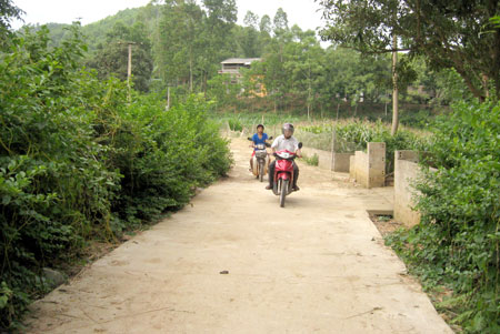 កសាងផ្លូវគមនាគមជនបទនៅ Tuyen Quang